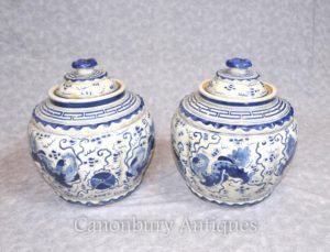 ペア康熙来陶器の蓋付きの壷の花瓶のポット中国の青と白の磁器