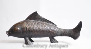 ブロンズ日本の魚の像金魚