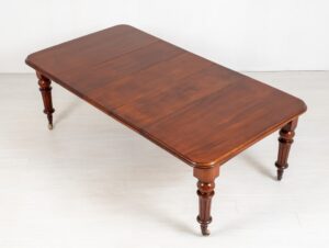 ビクトリア朝のダイニングテーブル-1870年に拡張されたアンティークマホガニー