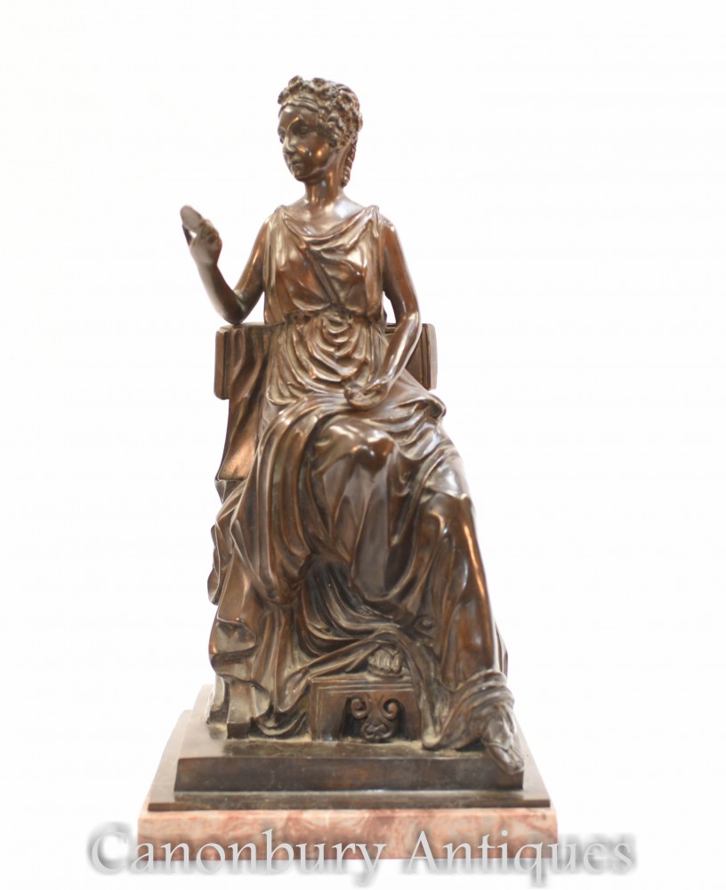 ローマの乙女の銅像-トーガクラッドの古典的な置物