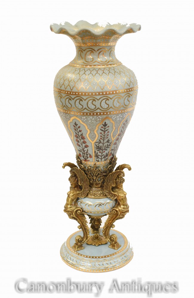 フランスのアールヌーボー様式の磁器の花瓶-翼のあるカリアティード